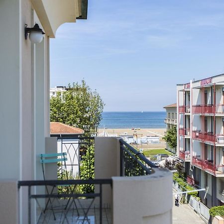 Hotel Savana Римини Екстериор снимка