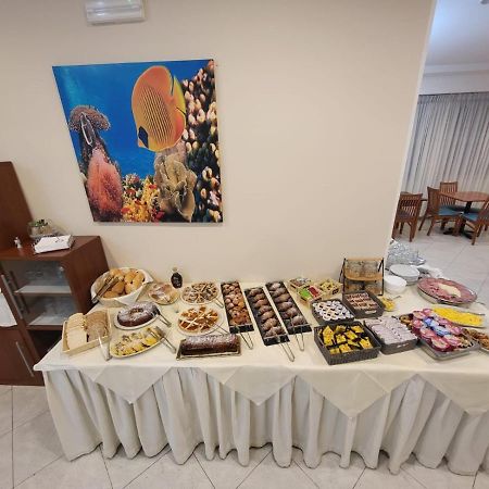 Hotel Savana Римини Екстериор снимка