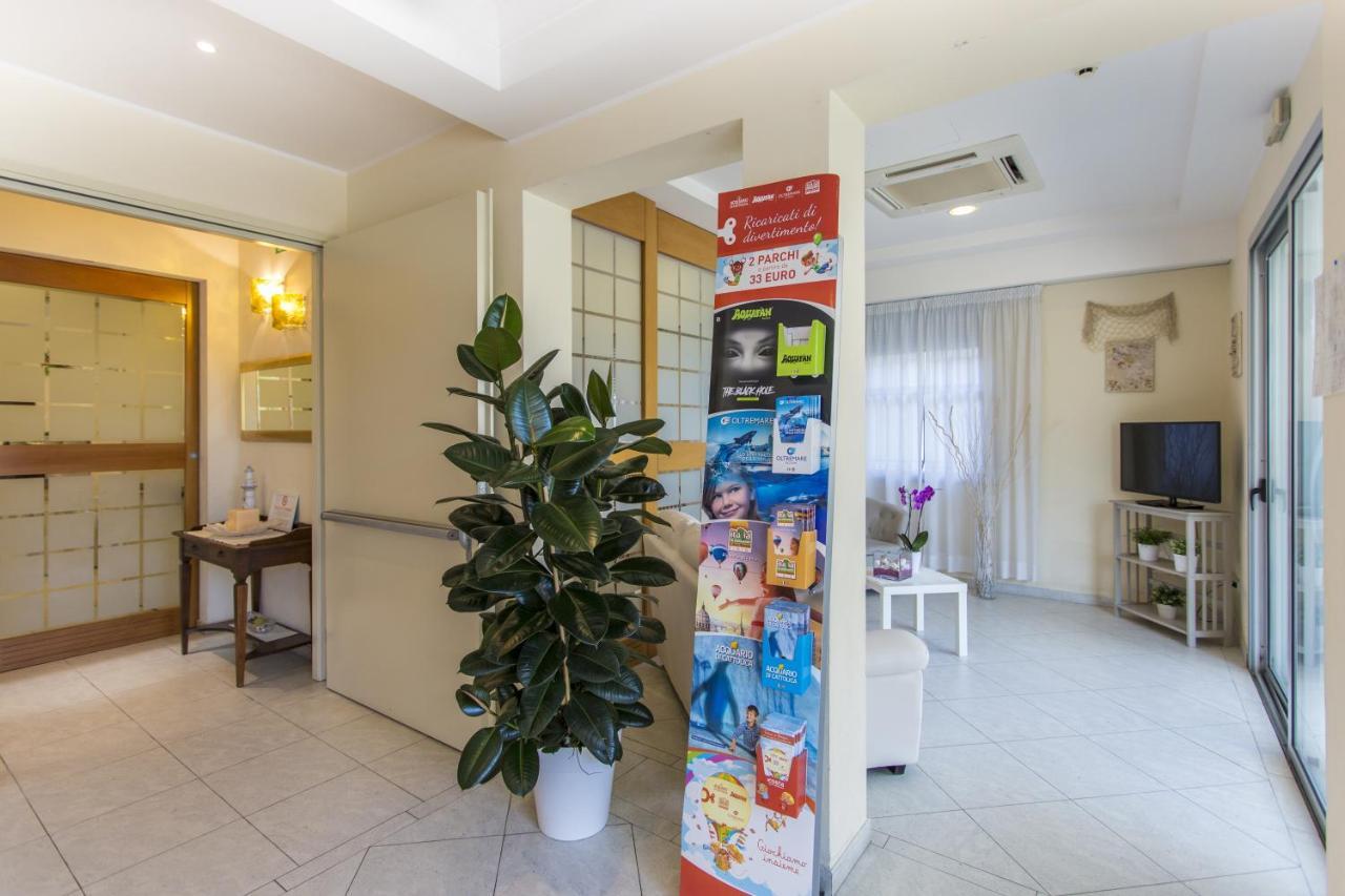Hotel Savana Римини Екстериор снимка
