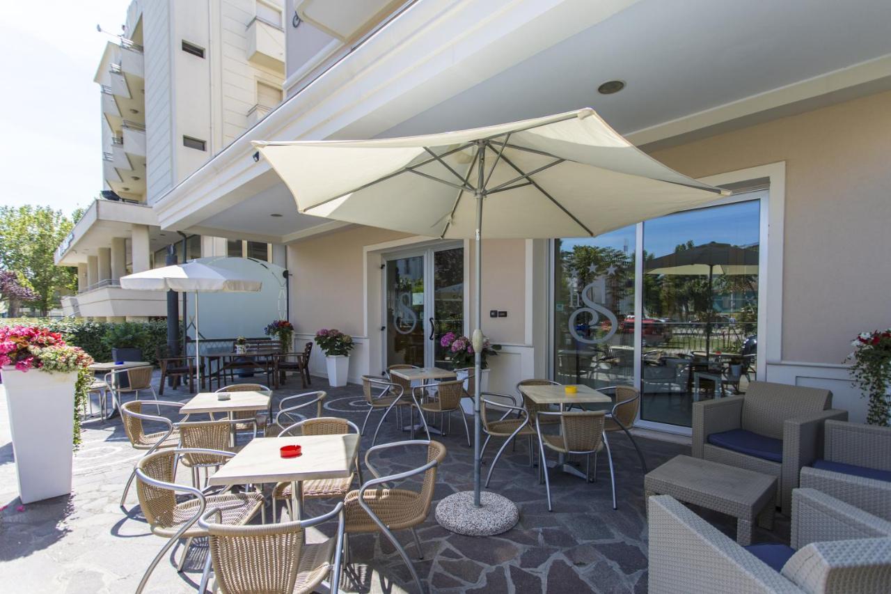 Hotel Savana Римини Екстериор снимка